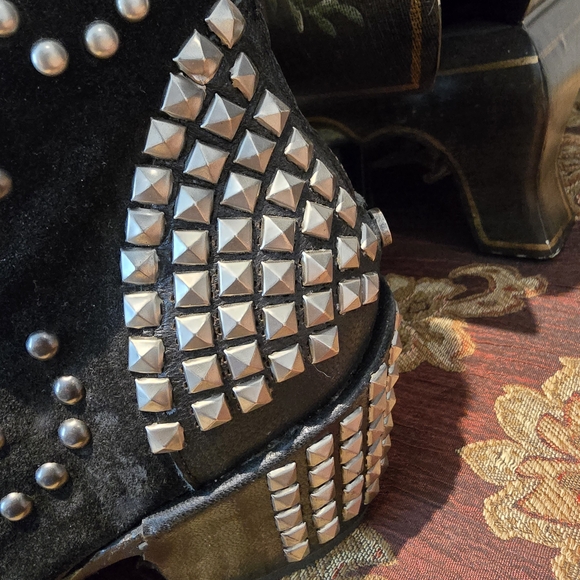 Old Gringo Double D Ranch Black Studded Heeled Boots - Picture 3 of 16